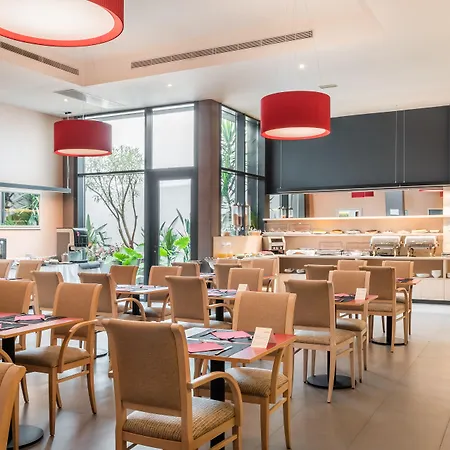 Petit Palace Trencadis Hotel 4*